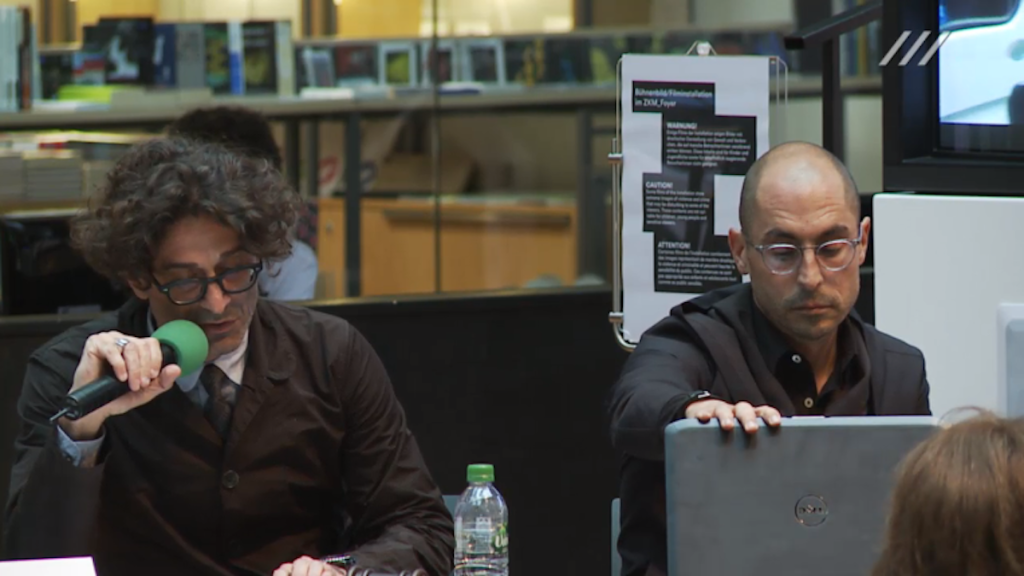 Die beiden Moderatoren des Tribunals: Raphael Zagury-Orly, Dozent an der Bezalel-Akademie für Kunst und Design in Jerusalem und Gastprofessor für Philosophie an der Staatlichen Hochschule für Gestaltung Karlsruhe, und Joseph Cohen, Dozent für Philosophie am University College Dublin und Gastprofessor an der Staatlichen Hochschule für Gestaltung Karlsruhe