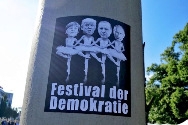 Zu G20 gab es in Hamburg nicht nur Ausschreitungen, sondern auch kreativen G20-Protest. Mehrere Kunstaktionen übten friedlich Kritik.