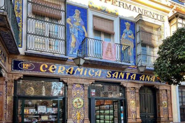 Das Centro Ceramica gehört zu den schönsten Museen im Stadteil Triana. Im Umfeld gibt es zahlreiche Geschäfte, die traditionelle Fliesen und Kacheln verkaufen.
