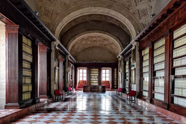 Das Archivo General de Indias ist in einem Gebäude aus der Zeit der Renaissance untergebracht. Die frühere Börse von Sevilla wurde im 18. Jhd. zum Zentralarchiv der spanischen Kolonialgeschichte umfunktioniert