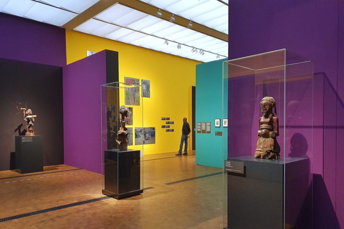 Mit der Ausstellung "Fiktion Kongo" im Museum Rietberg zeigt die Institution, wie erste Schritte einer Dekolonisierung im Museum gelingen können.