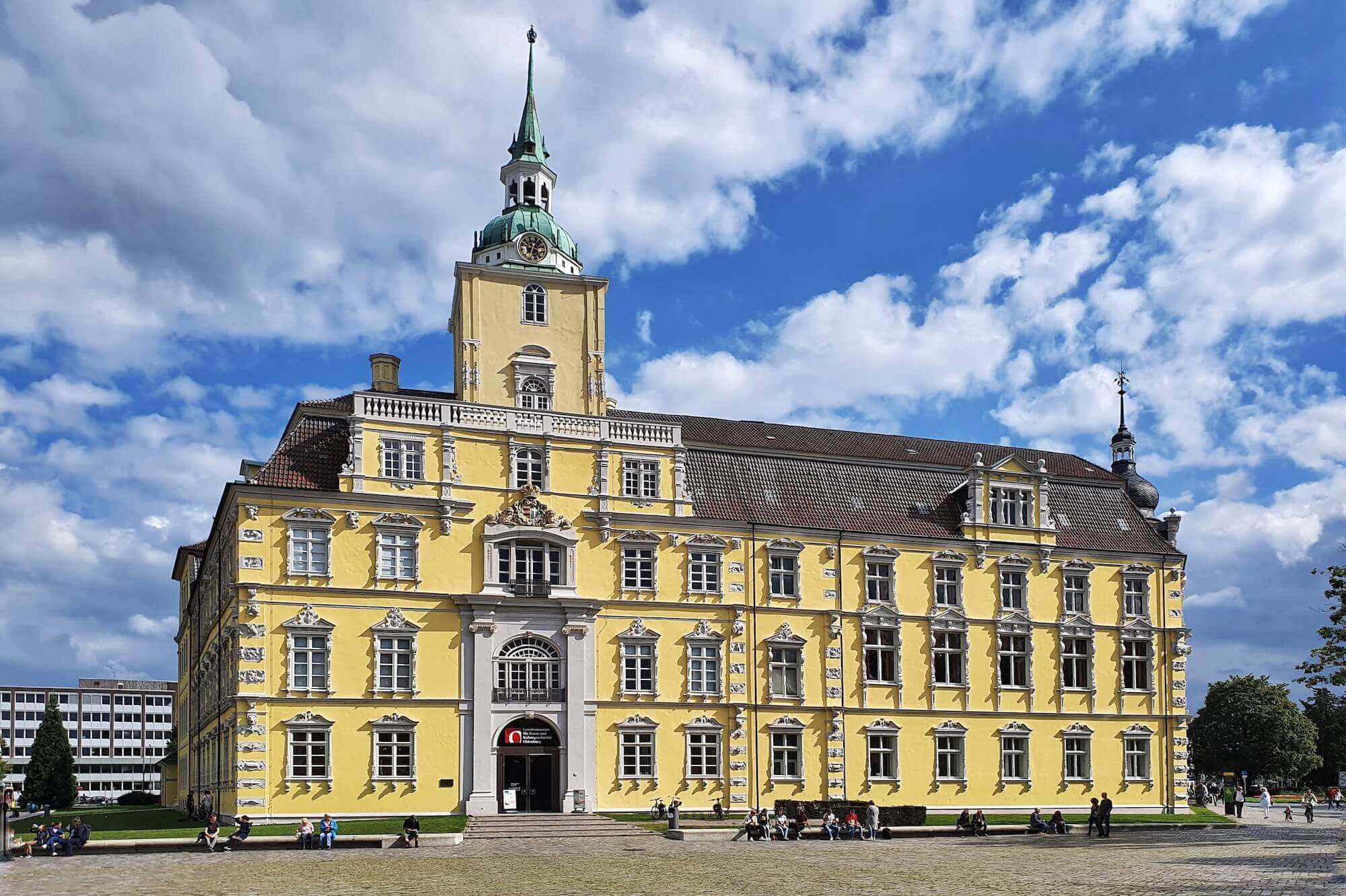Im Jahr 1923 wurde das Oldenburger Schloss, die historische Residenz der Grafen, Herzöge und Großherzöge von Oldenbirg, zum Sitz des Landesmuseum für Kunst und Kulturgeschichte