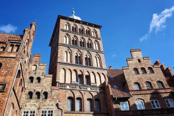 Das Burgtor wurde im Jahr 1444 nach Plänen des Stadtbaumeister Nicolas Peck errichtet.