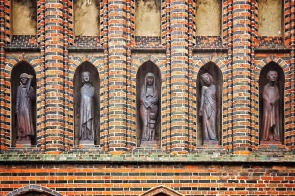 Die Museumskirche St. Katharinen bietet regelmäßige Führungen unter dem Motto "Klosterkirche - Pferdestall - Museum" an.