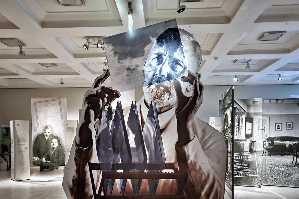Seine Porträts von Sigmund Freud sind weltbekannt. Das Museum für Hamburgische Geschichte widmet Max Halberstadt nun eine Ausstellung.