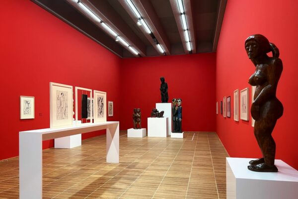 Das Kunstmuseum Basel widmet dem Künstler Hermann Scherer eine Ausstellung, in der dessen expressionistische Holzschnitte im Mittelpunkt stehen.