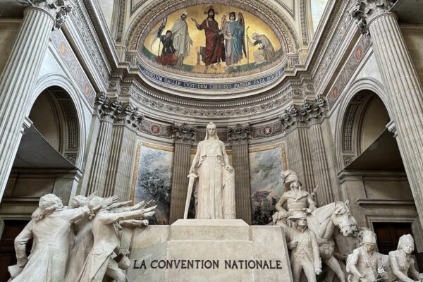 Die Skulpturengruppe "La Convention National" von Francois-Leon Sicard im Panthéon.