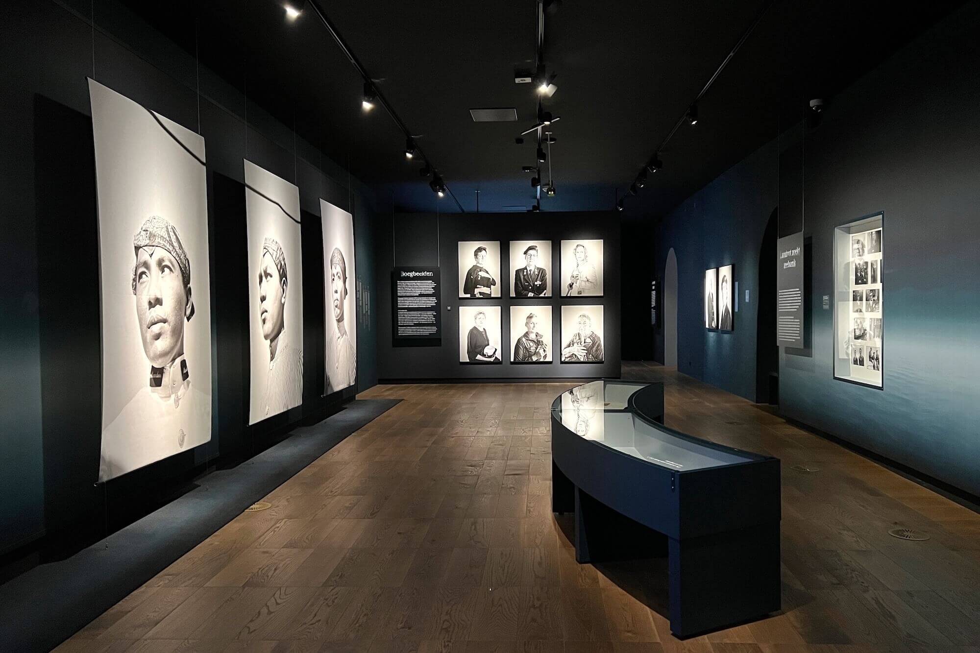 In Amsterdam beleuchtet Het Scheepvaartmuseum mit einer Fotoausstellung die Schicksale von Menschen, die mit der See verbunden sind.