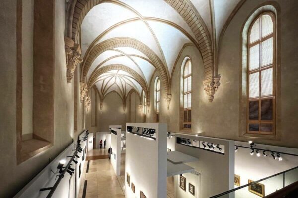 Das Musée Granet XXe zeigt die Sammlung Jean Planque im Place Jean Boyer, in der Chapelle des Pénitents Blancs.