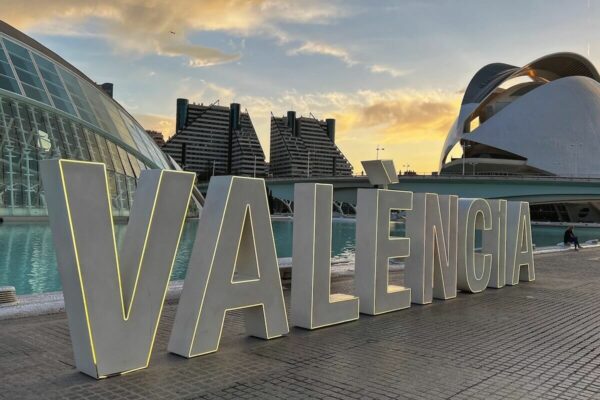 Das Wissenschaftsmuseum liegt inmitten der Ciudad de las Artes y de las Ciencias, der von Architekt Santiago Calatrava entworfenen Stadt der Künste und der Wissenschaften.