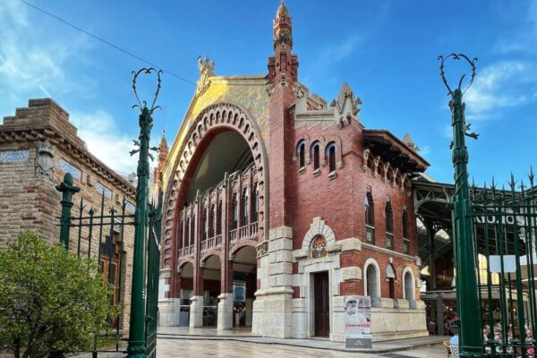 Der sogenannte Columbus-Markt, der Mercat de Colón, ist neben dem Mercat Central das zweite wichtige Marktgebäude in València, das im Stil des Modernismus erbaut wurde.