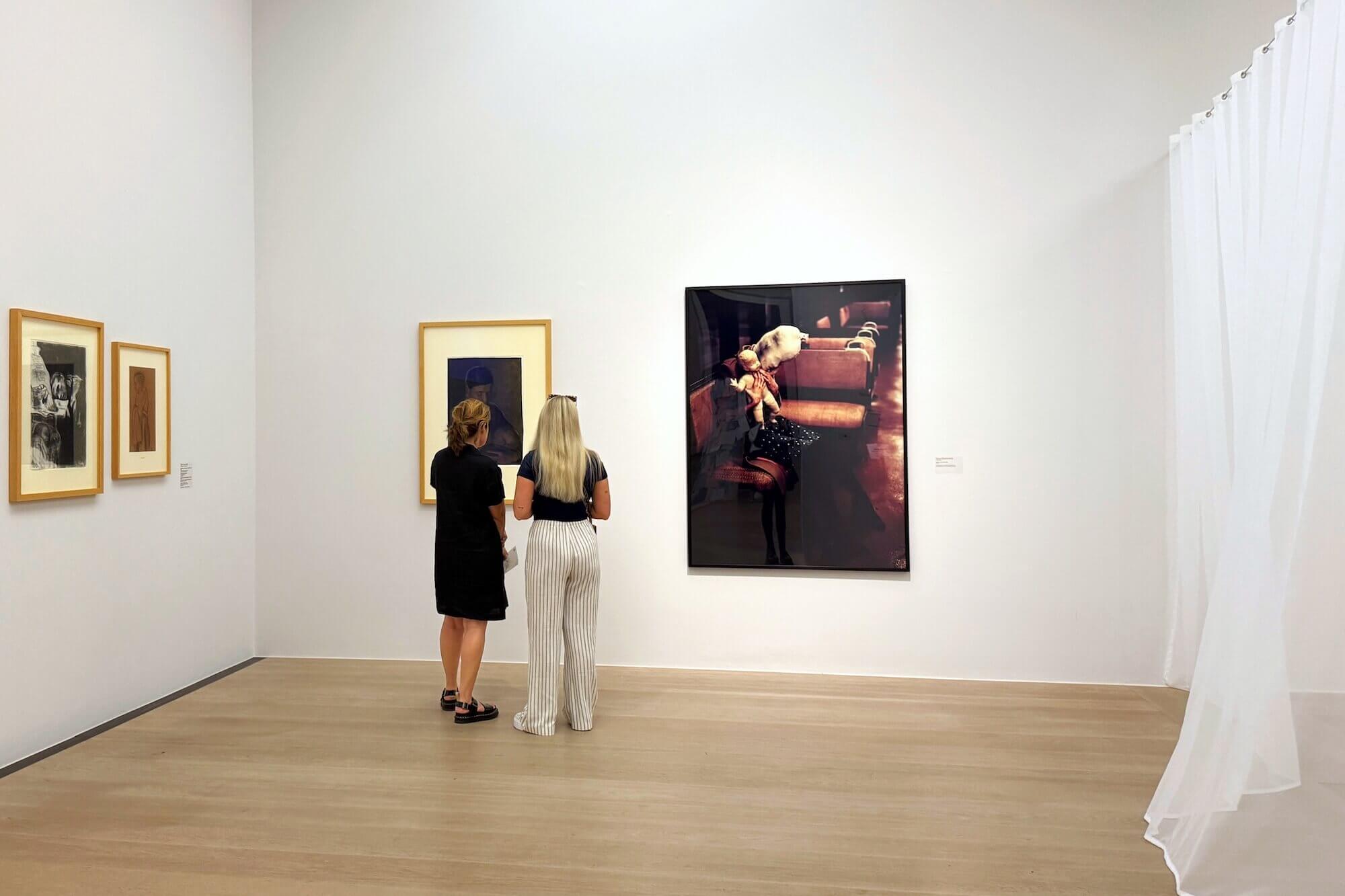 In der Ausstellung "Mis(s)treated" geht es um Künstlerinnen in der Kunsthalle Bremen und um feministische Positionen in der Kunst.