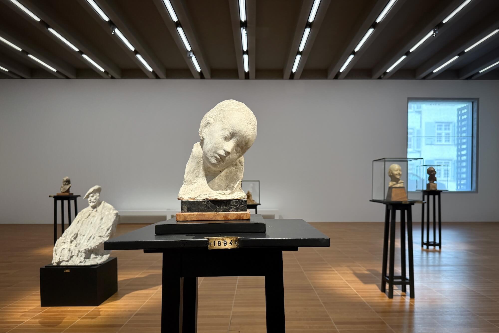 Mehr als Skulptur: Von Medardo Rosso bis Marcel Duchamp und Andy Warhol