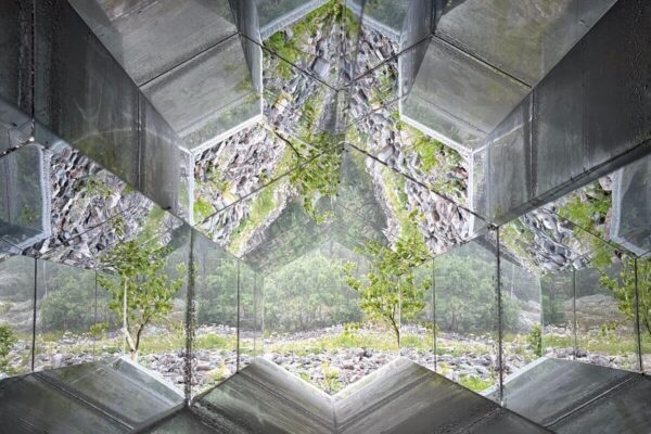 Am Übergang der Vallisaari Isel zur Kuninkaansaari Insel ist die "Viewing Machine" (2001/2003) von Ólafur Elíasson platziert.