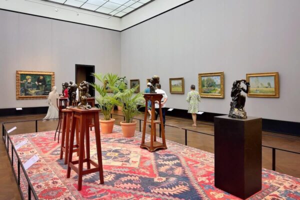 Die Ausstellung "Camille Claudel und Bernhard Hoetger. Emanzipation von Rodin" versucht die Raumgestaltung der Pariser Schau von 1905 nachzubilden.