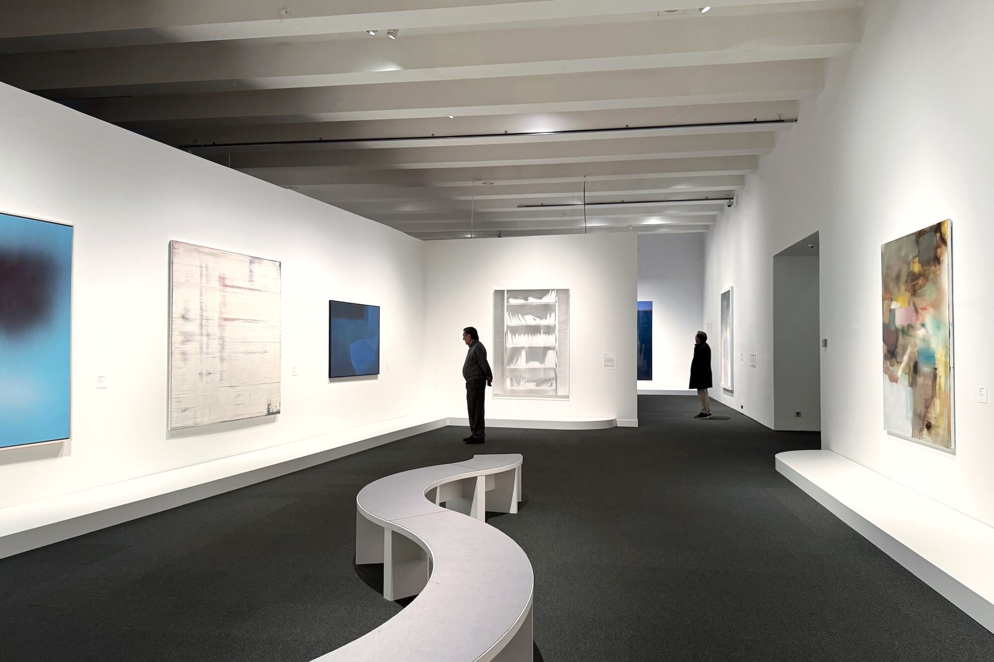 Seit über 100 Jahren stellen Künstler die Welt um sich herum verschwommen dar. Eine Ausstellung widmet sich nun der Unschärfe in der Kunst.