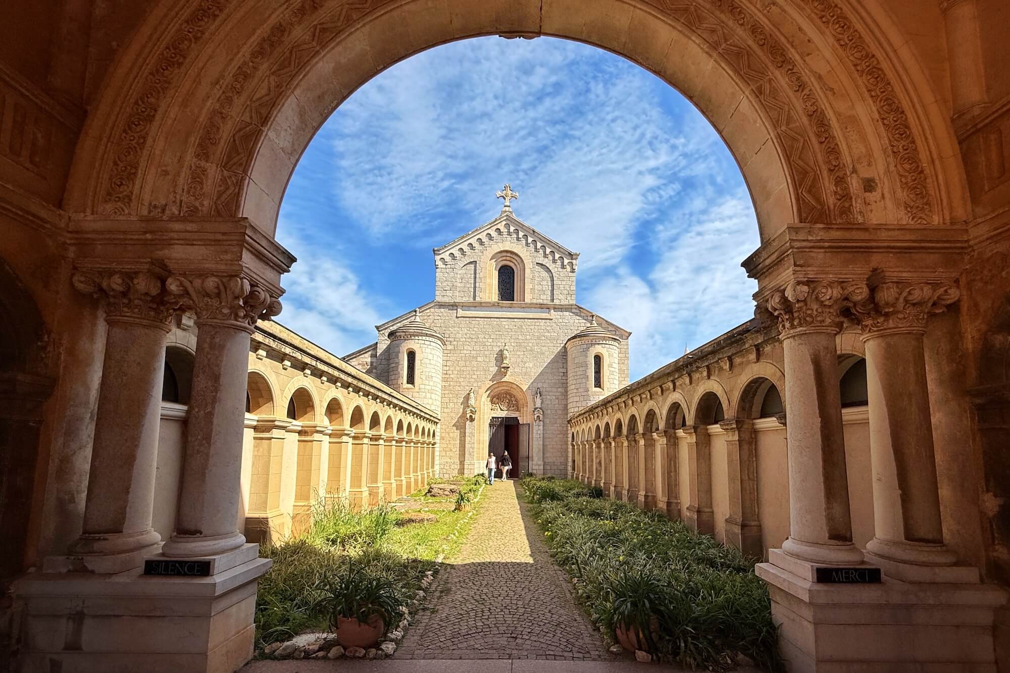 Zwischen Meer und Geschichte: Die Insel Saint-Honorat
