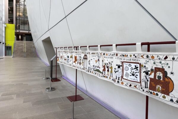 Das National History Museum in London zeigt eine eigene Version des Wandteppichs von Bayeux.